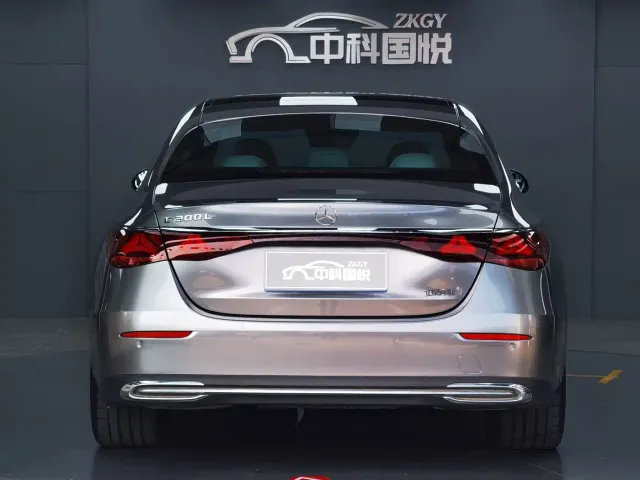 Mercedes-Benz E-Class — Фото автомобиля 6