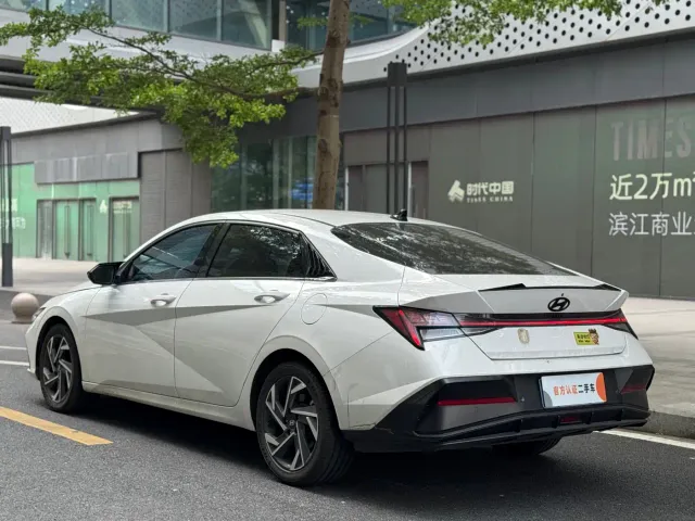 Hyundai Elantra — Фото автомобиля 5