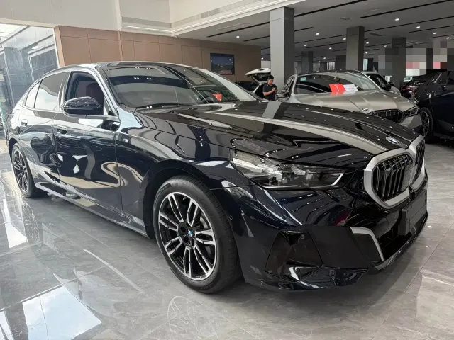 BMW 5 Series — Фото автомобиля 2