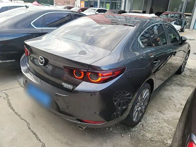 Mazda Axela — Фото автомобиля 6
