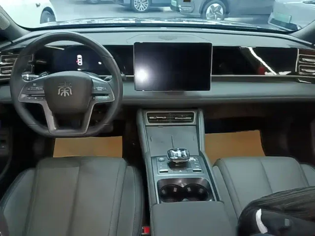 BYD Qin L — Фото автомобиля 9