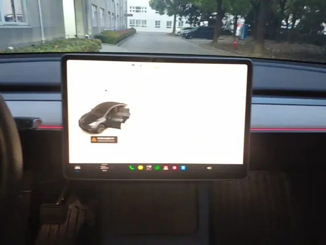 Tesla Model Y — Фото автомобиля 12