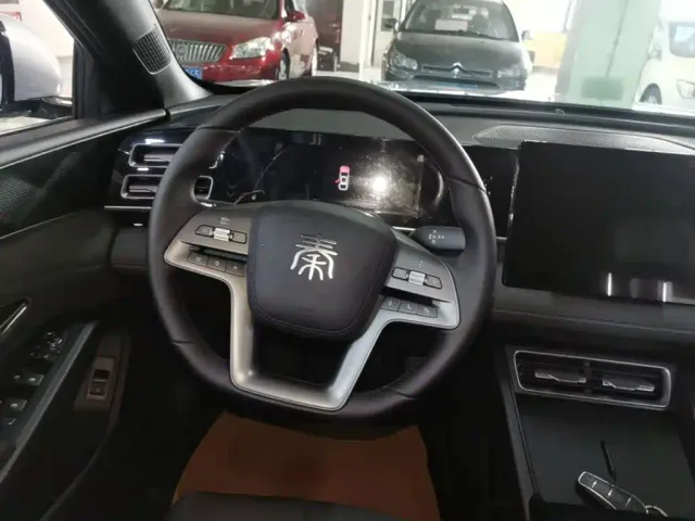 BYD Qin L — Фото автомобиля 10