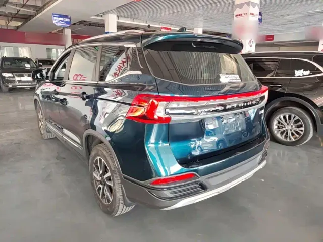 Forthing T5 — Фото автомобиля 4