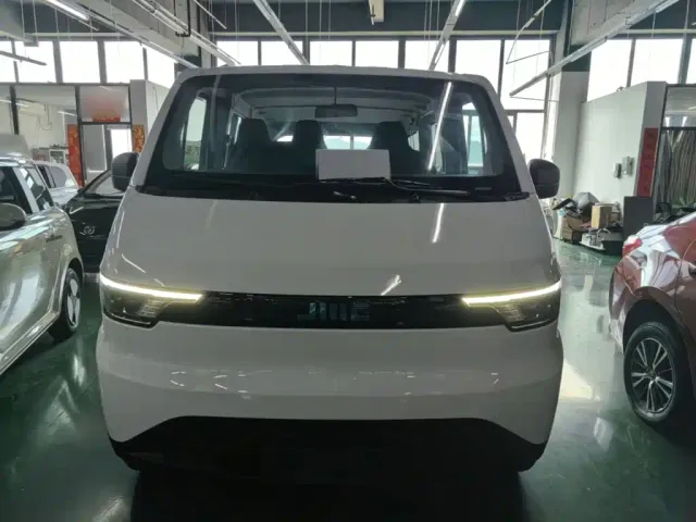 JMC E-Fushun — Фото автомобиля 2