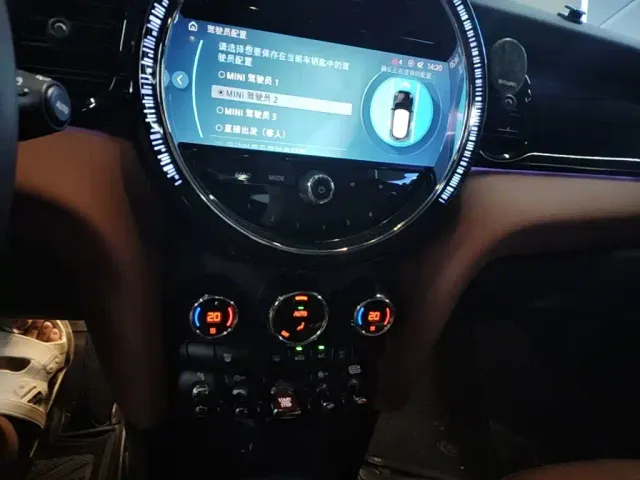 MINI Hatch — Фото автомобиля 12