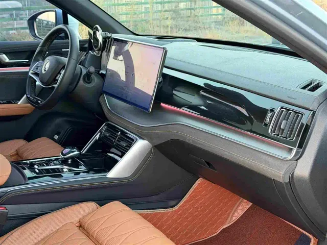 BYD Tang — Фото автомобиля 12