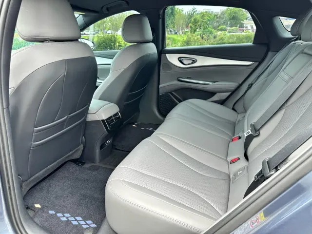 BYD Seal 07 DM-i — Фото автомобиля 10