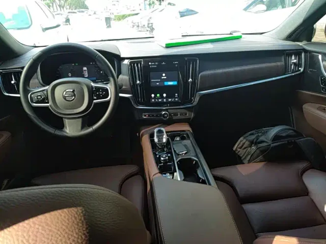Volvo S90 — Фото автомобиля 9
