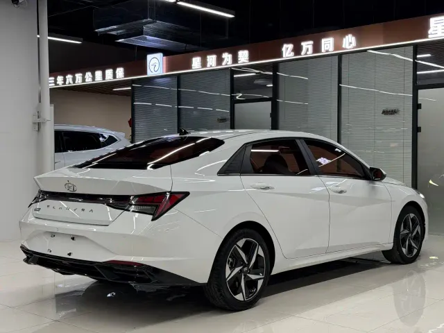 Hyundai Elantra — Фото автомобиля 19