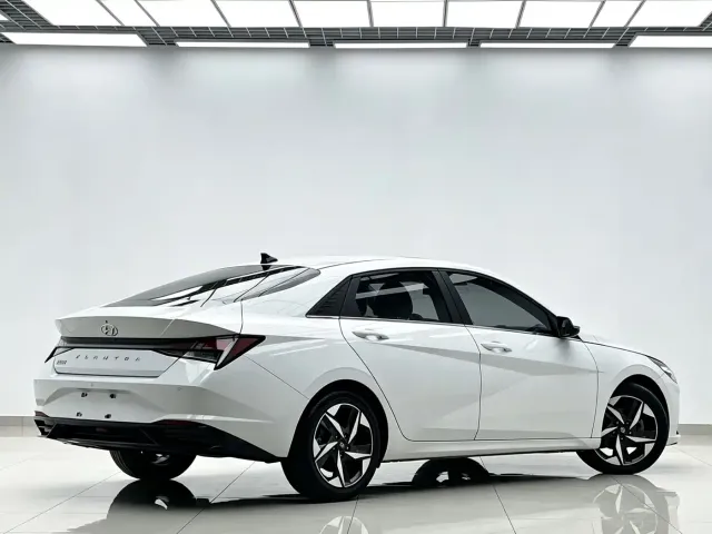Hyundai Elantra 2022 1.5L CVT GLX Elite Edition — Фото автомобиля 4