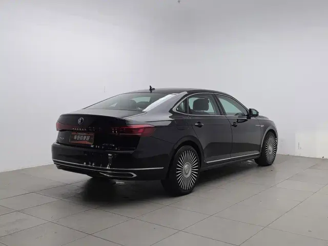 Volkswagen Passat — Фото автомобиля 2