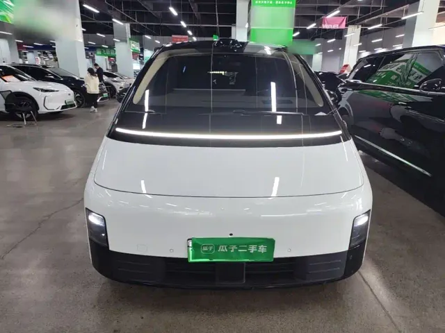 Li Auto MEGA — Фото автомобиля 2