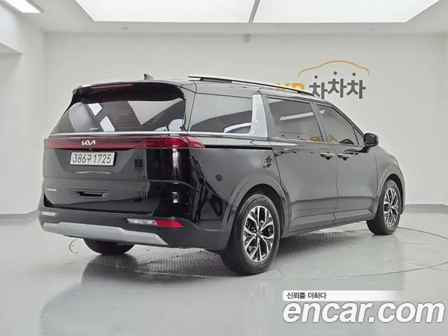 Kia Carnival Generation 4 — Фото автомобиля 4
