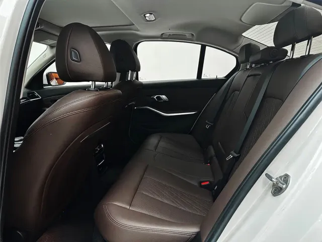 BMW 3 Series — Фото автомобиля 23