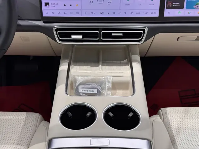 Li Auto L8 — Фото автомобиля 24