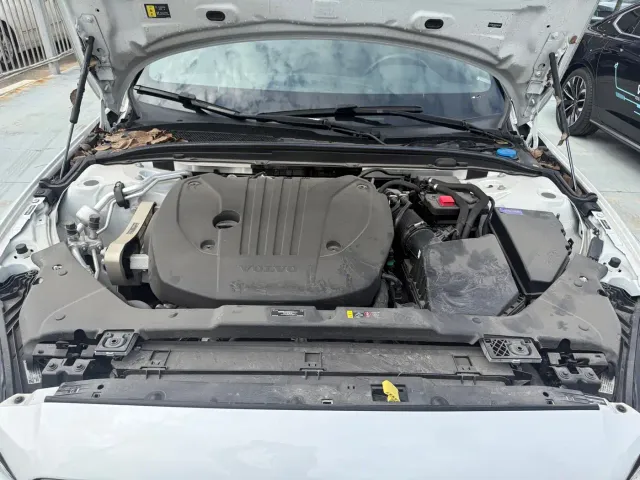 Volvo S60 — Фото автомобиля 11