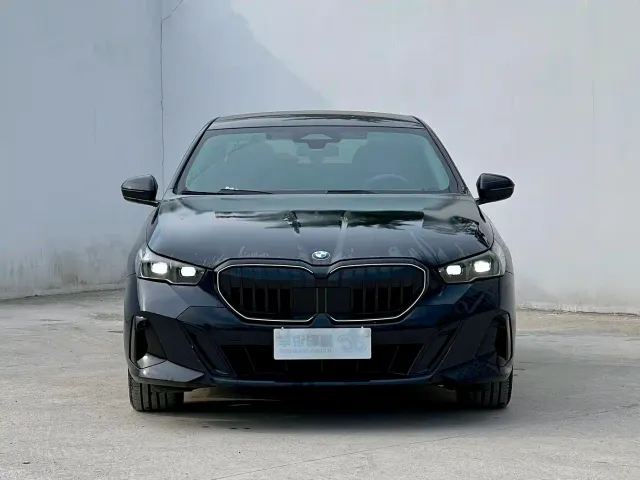 BMW 5 Series — Фото автомобиля 2