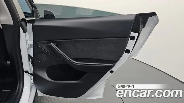 Tesla Model Y — Фото автомобиля 22
