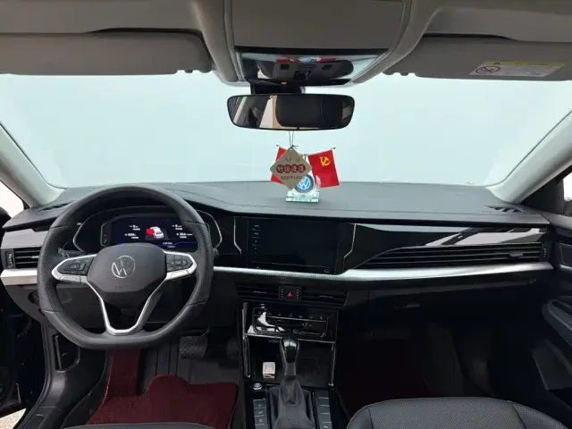 Volkswagen Passat 2025 Outstanding 380TSI Dragon Soaring Edition — Фото автомобиля 9