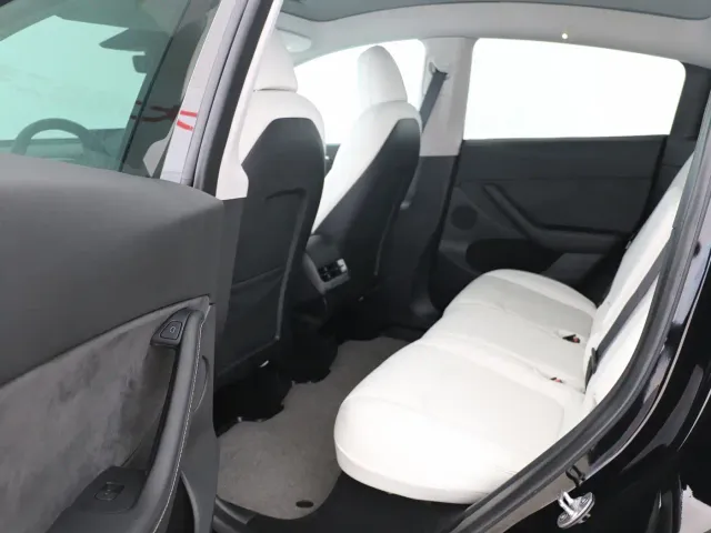 Tesla Model Y — Фото автомобиля 9