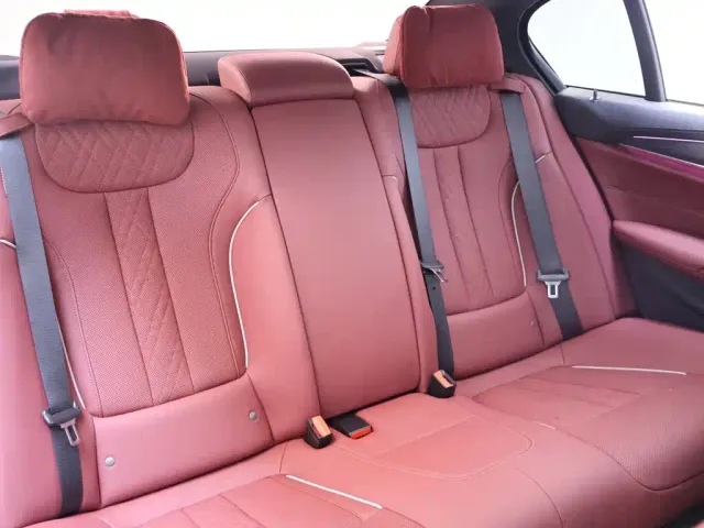 BMW 5 Series — Фото автомобиля 23