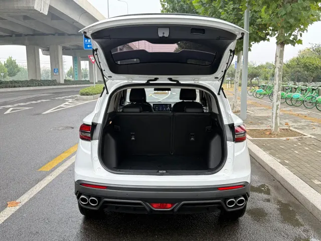 Geely Binyue — Фото автомобиля 9