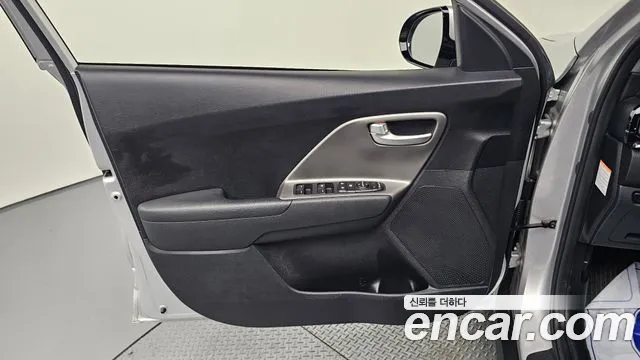 Kia Niro Niro Plus Air — Фото автомобиля 24