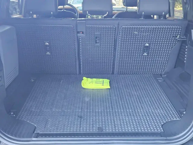 Land Rover Defender — Фото автомобиля 21