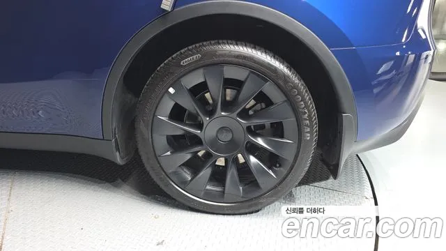 Tesla Model Y — Фото автомобиля 6
