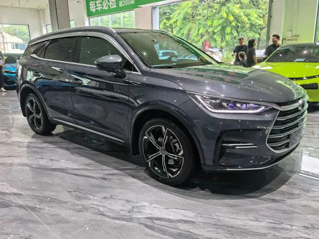 BYD Tang — Фото автомобиля 3