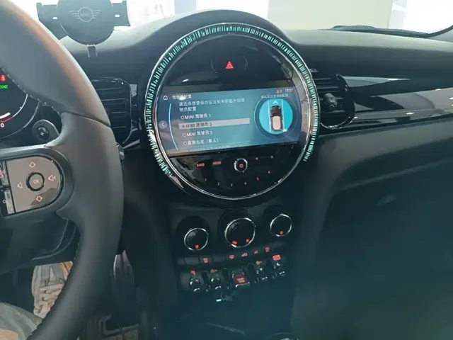 MINI Hatch — Фото автомобиля 12