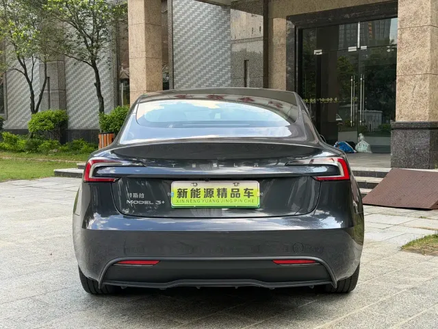 Tesla Model 3 — Фото автомобиля 5