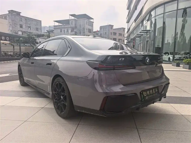 BMW i7 — Фото автомобиля 9