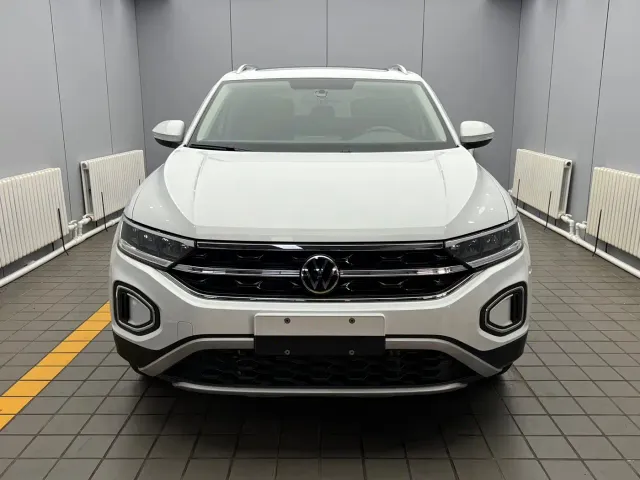 Volkswagen T-Roc — Фото автомобиля 2
