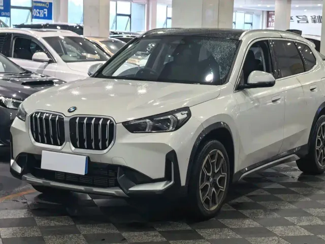 Фотография автомобиля — BMW X1