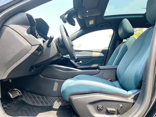 Peugeot 408X — Фото автомобиля 9