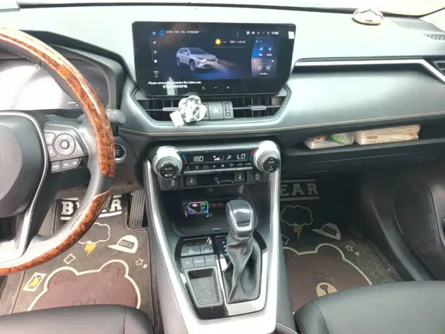 Toyota RAV4 — Фото автомобиля 12