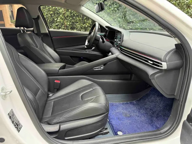 Hyundai Elantra — Фото автомобиля 7