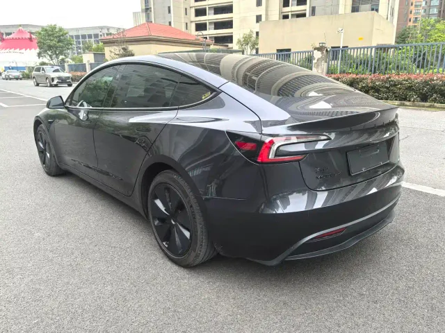 Tesla Model 3 — Фото автомобиля 7