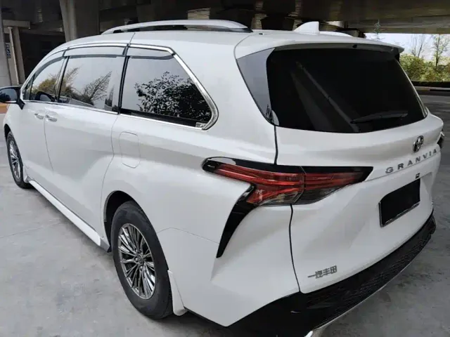 Toyota Granvia — Фото автомобиля 4