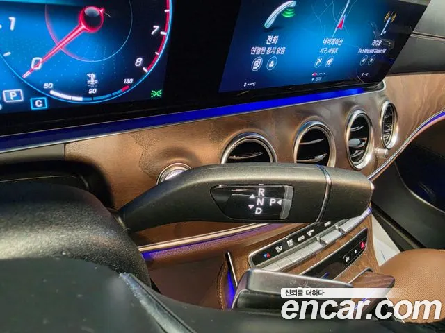 Mercedes-Benz E-Class — Фото автомобиля 9