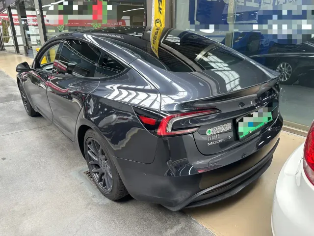 Tesla Model 3 — Фото автомобиля 16