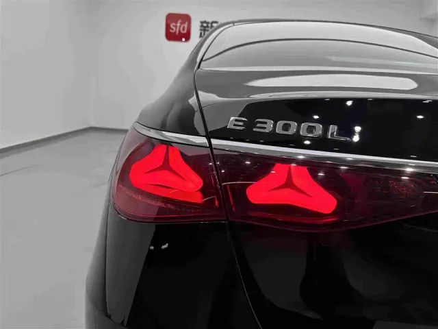 Mercedes-Benz E-Class — Фото автомобиля 26