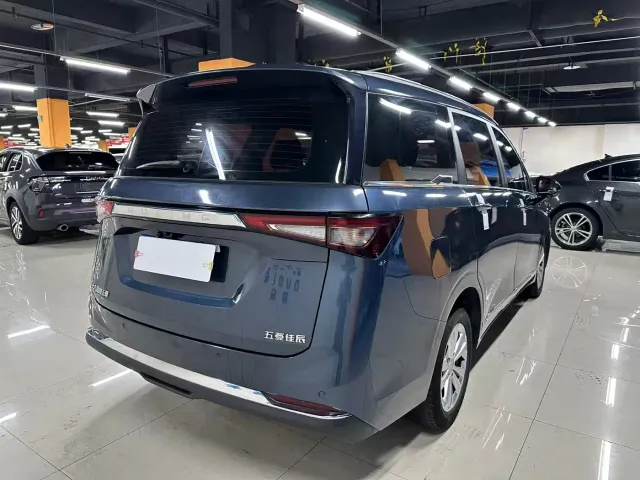 Wuling Jiachen — Фото автомобиля 7