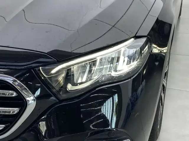 Mercedes-Benz E-Class — Фото автомобиля 5