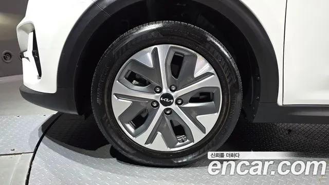 Kia Niro — Фото автомобиля 5