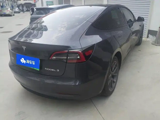 Tesla Model 3 — Фото автомобиля 2