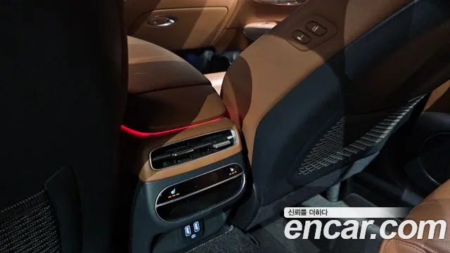 Genesis GV70 — Фото автомобиля 28