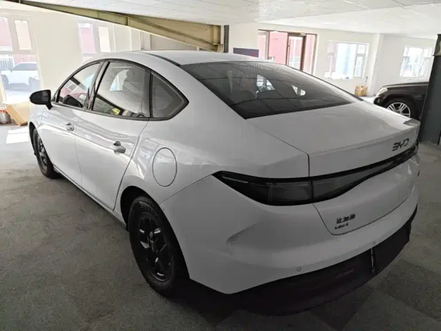 BYD Seal 05 DM-i — Фото автомобиля 4